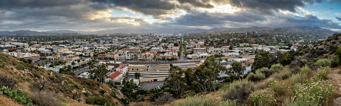 Descubre Fullerton, CA. Una introducción a la vibrante cultura de la ciudad y su clima perfecto.