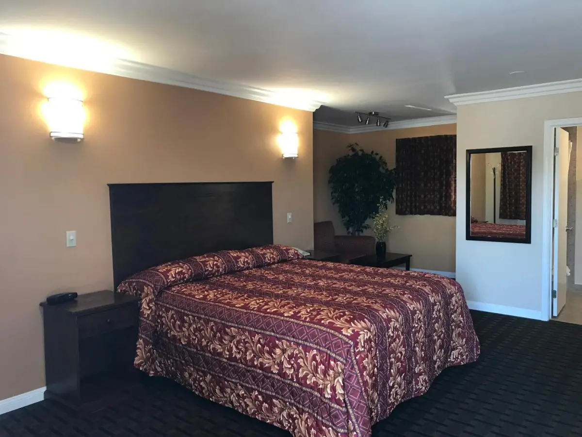 Fullerton Lodge 5
