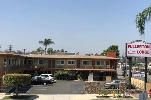 Fullerton Lodge 8