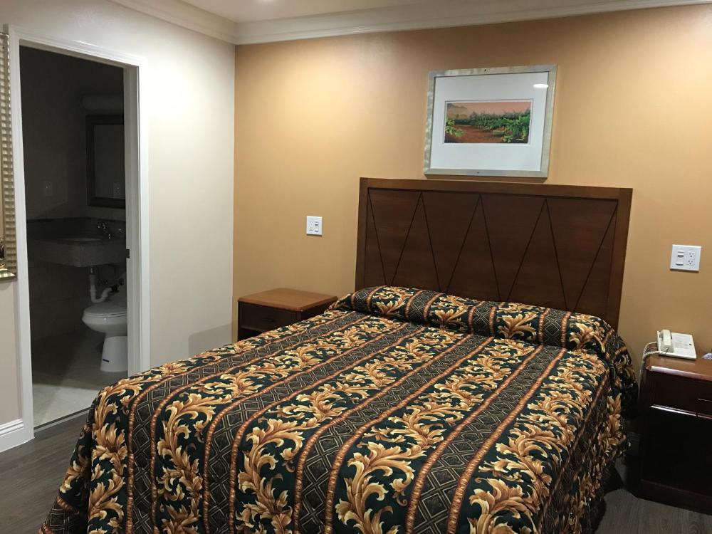 Standard Single Room at Fullerton Lodge, photo 4