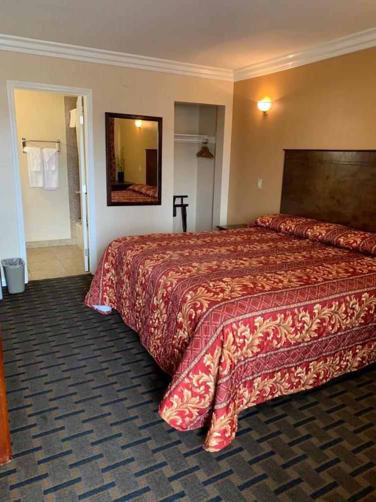 Standard Single Room at Fullerton Lodge, photo 2